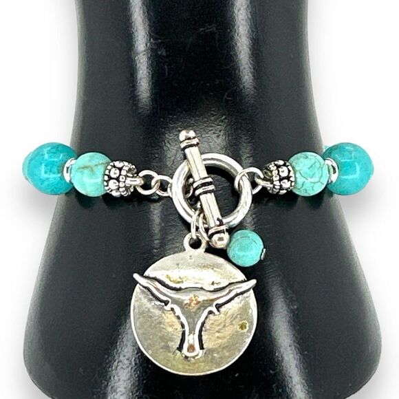 Howlite Turquoise Beaded with Bull Dangle Bracelet Toggle Clasp - Picture 2 of 6